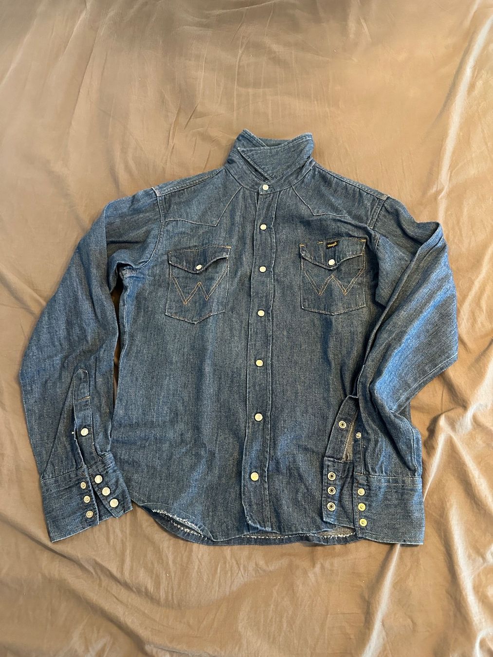 Lotti di vestiti: Kleiderpaket Hemden und Pulli - Timberland, Wrangler etc. – Usato da Schlieren venduto da muederodermatt