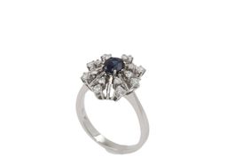 Saphir Ring mit 16 Brillanten in 18K Weissgold *S2290