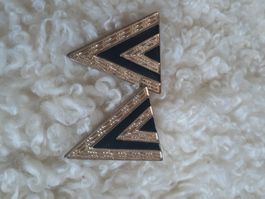 Boucles d'oreilles triangulaires dorées noires