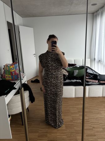Langes ärmelloses Leo Kleid