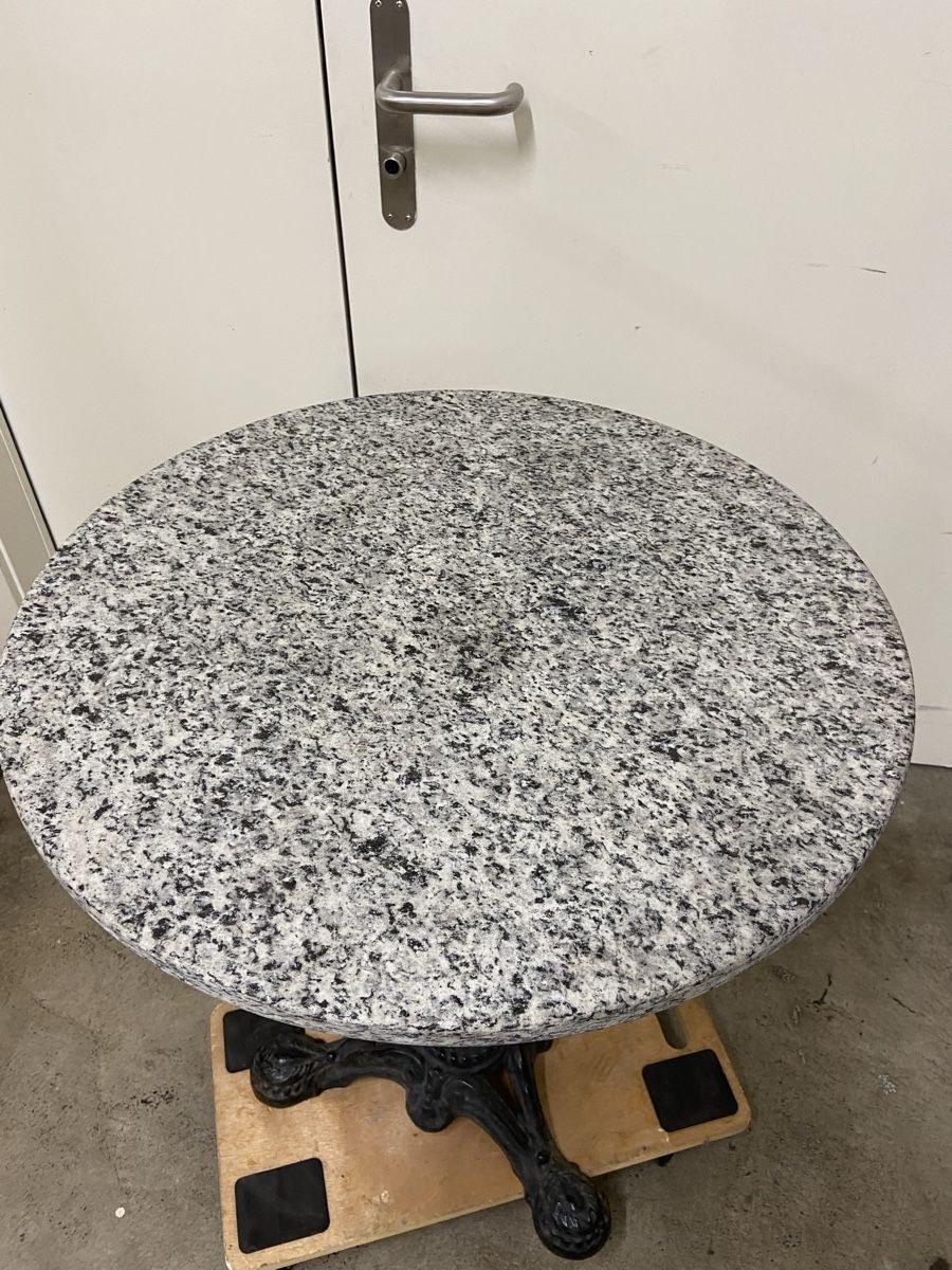 Tables: Runder Granit Tisch mit Eisenfuss Gartentisch Bistro – D'occasion à Dietikon par brocki-eyra 5