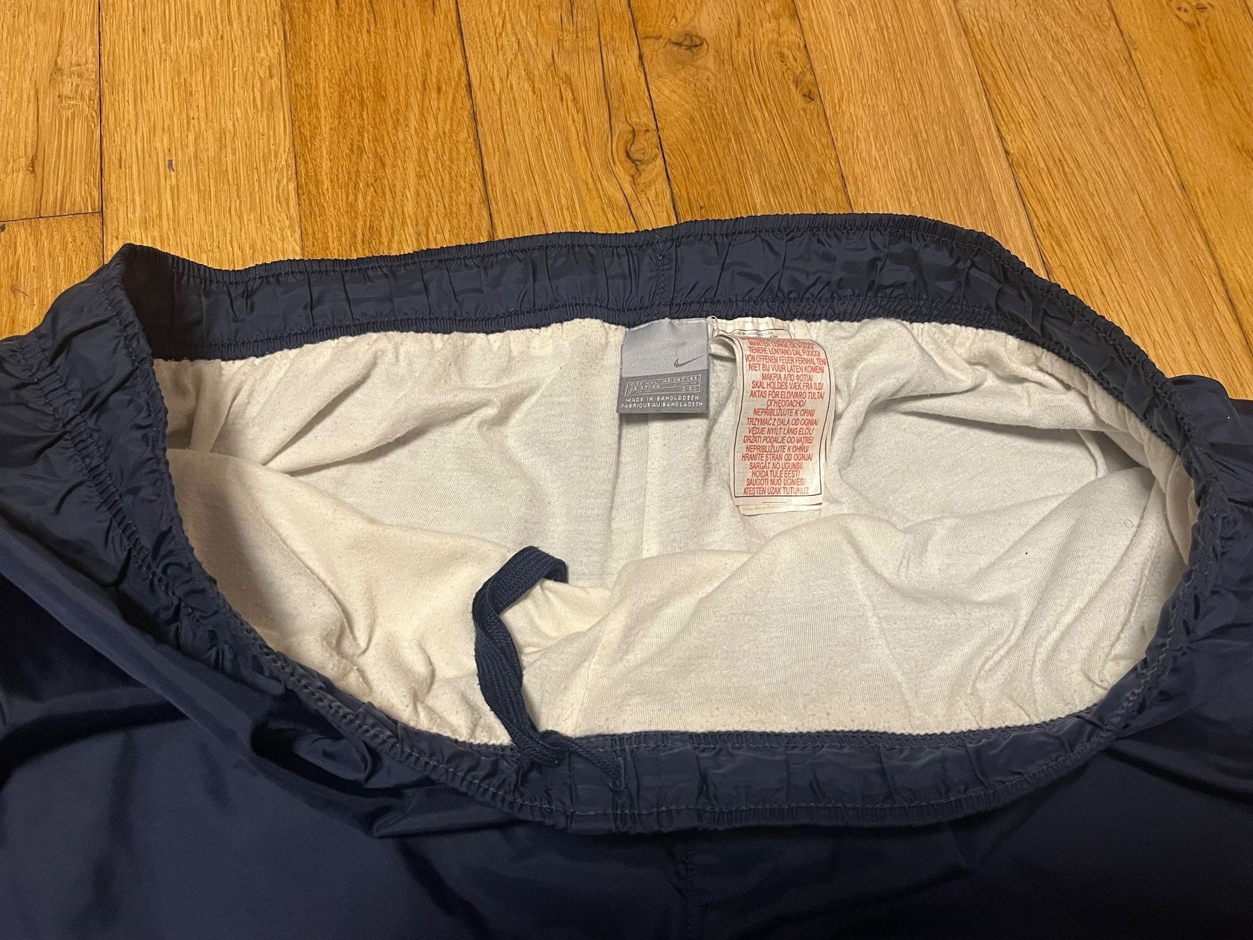 Nike Pantaloni: Nike Trainerhose Trackpants Blau – Usato da Winterthur venduto da she22i 4
