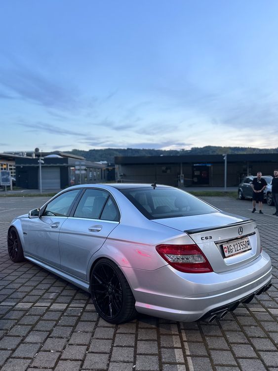 MERCEDES BENZ C63 AMG