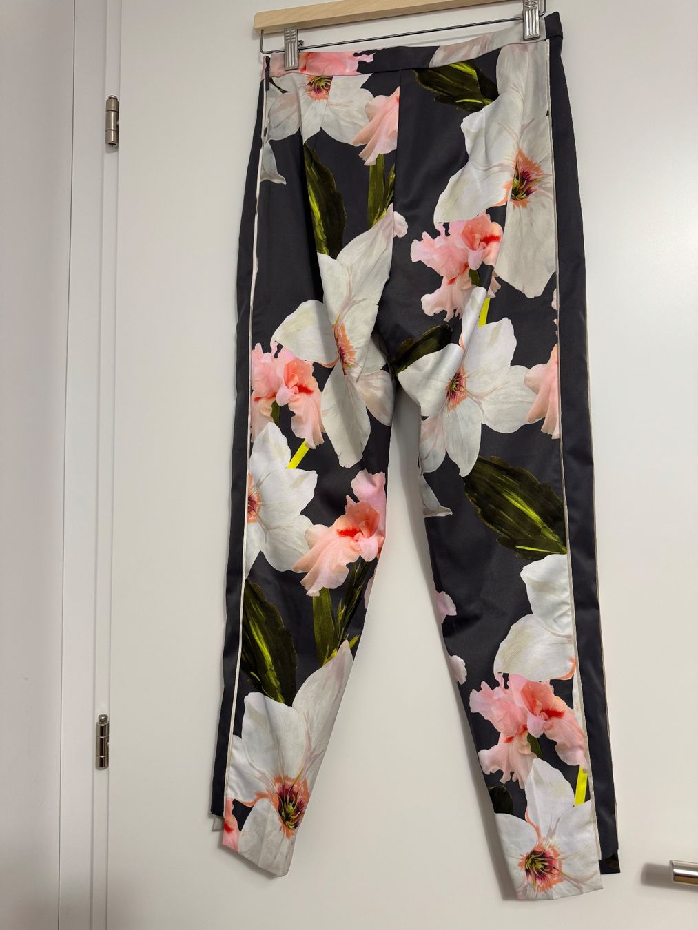 Ted Baker Pantaloni: Wunderschöne Ted Baker Hose, kaum getragen – Nuovo (secondo la descrizione) da Neuhaus SG venduto da Toppenau 2