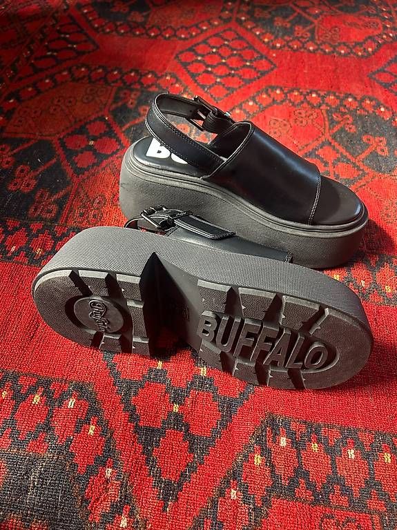 Buffalo Scarpe da uomo: BUFFALO Sandale 'Vicious' Gr. 40 NEU – Nuovo (secondo la descrizione) da Kriens venduto da marsileacrenata 4