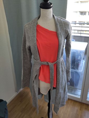 Damen Strickjacke lang grau mit Bindegürtel gebraucht