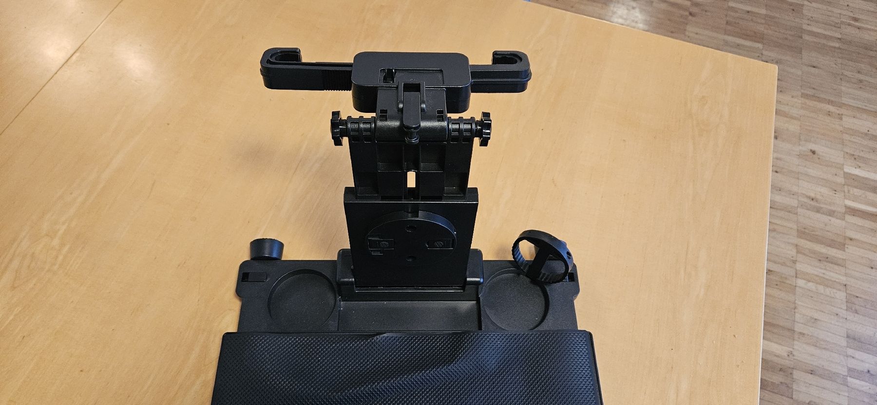 Staffa per monitor: Klapptisch für Autorücksitz – Usato da Wettingen venduto da schpucky 4
