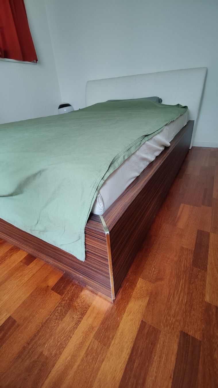 Betten: Bed with padded headboard, slatted base, 140x200 cm – Gebraucht aus Zürich von somma_gio 4