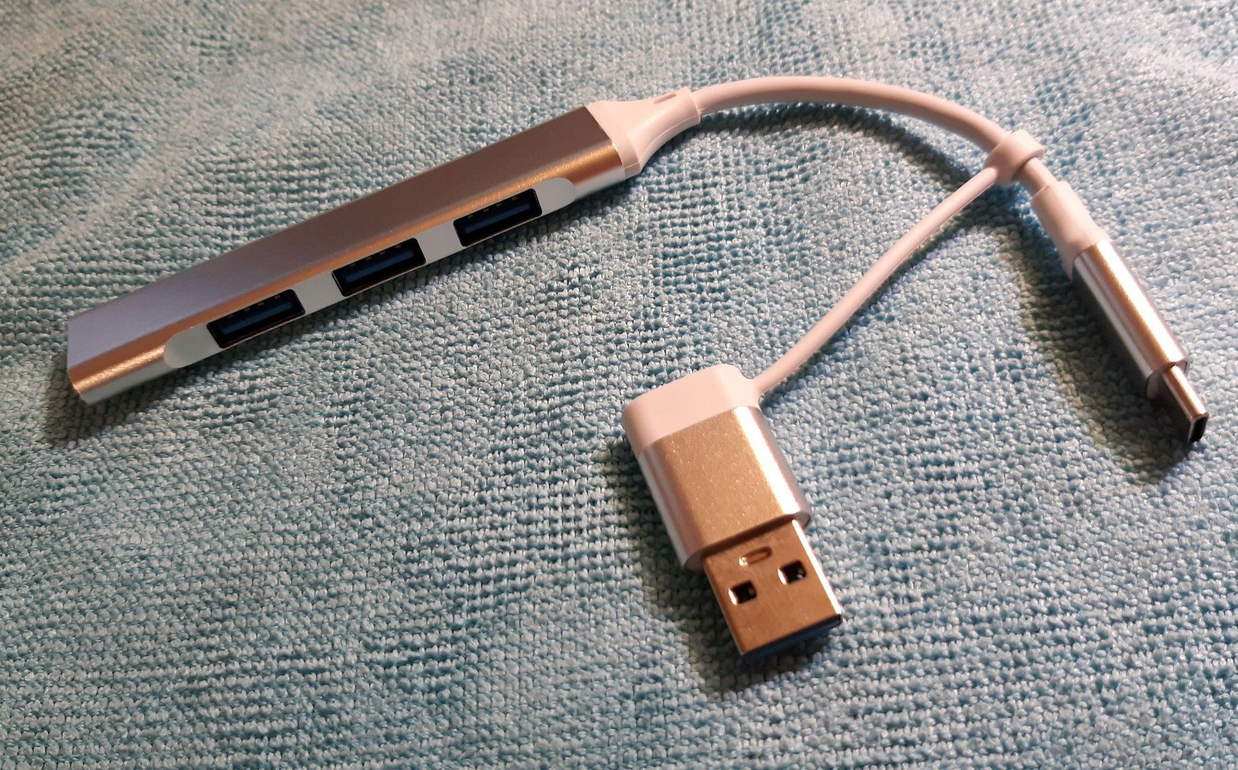 Hub & Switch: NEU High Speed 4 fach USB Hub – Nuovo e nell'imballaggio originale da St. Margarethen TG venduto da Smiley-Face 2