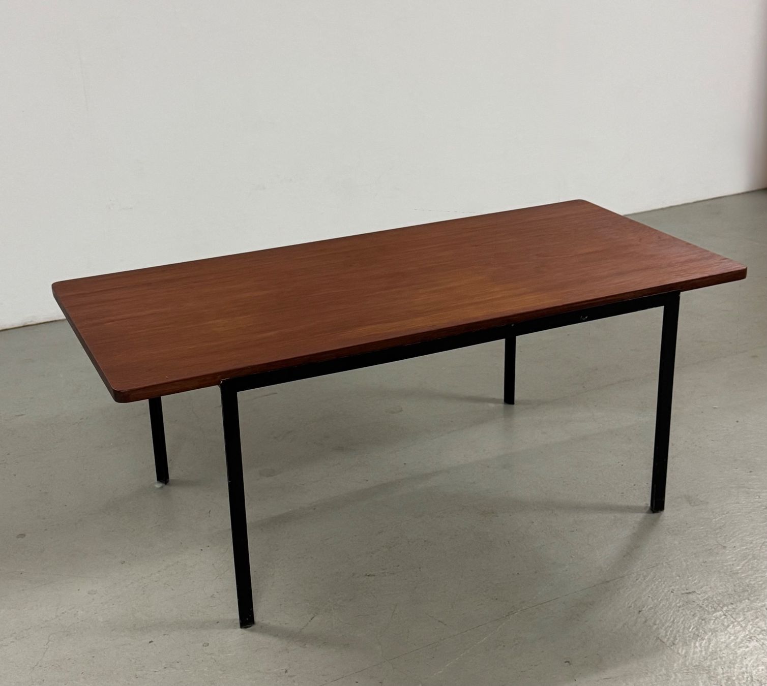 Knoll Tavoli: Teak Sofatisch Florence Knoll 50er – Usato da Basel venduto da MidMod20C 3