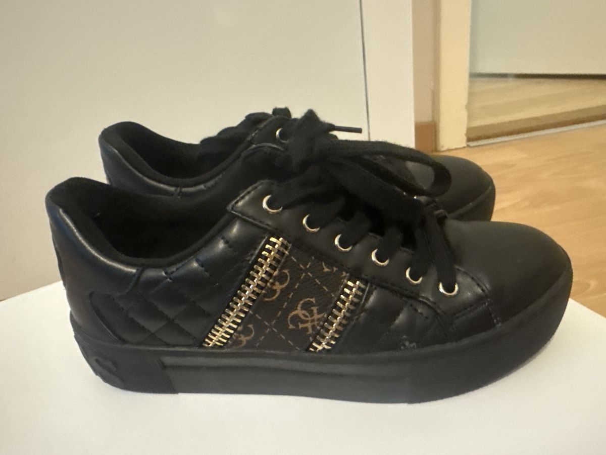 Scarpe da donna: Guess Sneaker Schwarz Gold Gr. 38  – Usato da Luzern venduto da Proljece 2