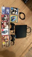 PlayStation 3 Konsole mit zwei Controllern und Spielen