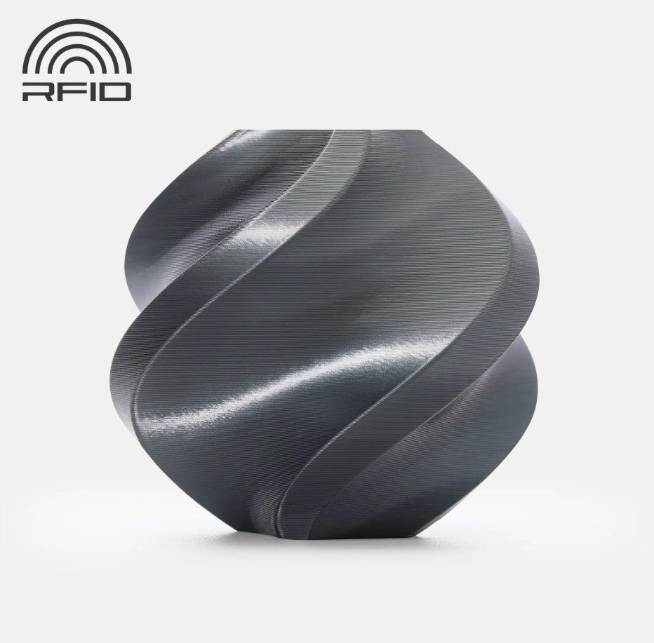 Bambu Lab Stampanti 3D: Bambu Lab PLA Silk+ Titangrau (13108 - Titan Gray) – Nuovo e nell'imballaggio originale da Wetzikon ZH venduto da 3D-Printing