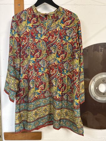 Damen Seiden Tunika bunt mit Paisleymuster guter Zustand