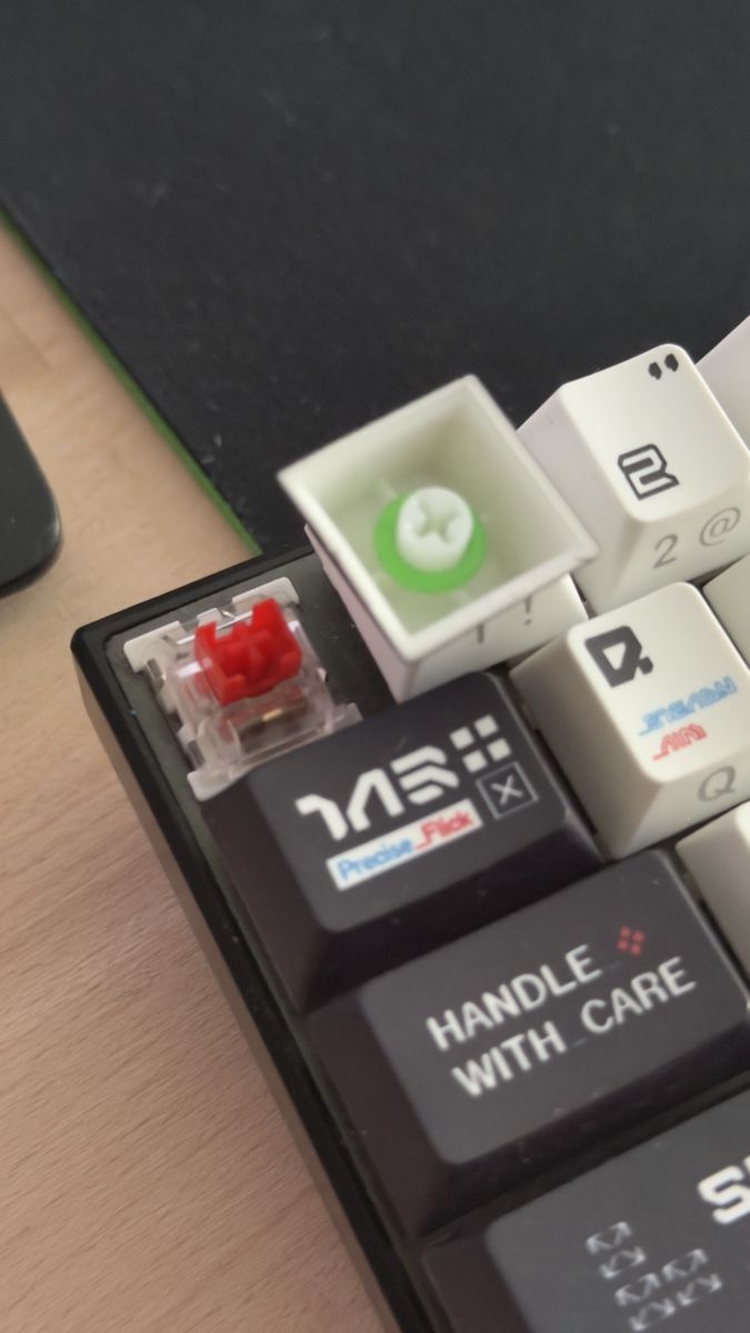 Tastiere: Clavier 62% gaming custom csgo – Usato da Nyon venduto da MUALight 2