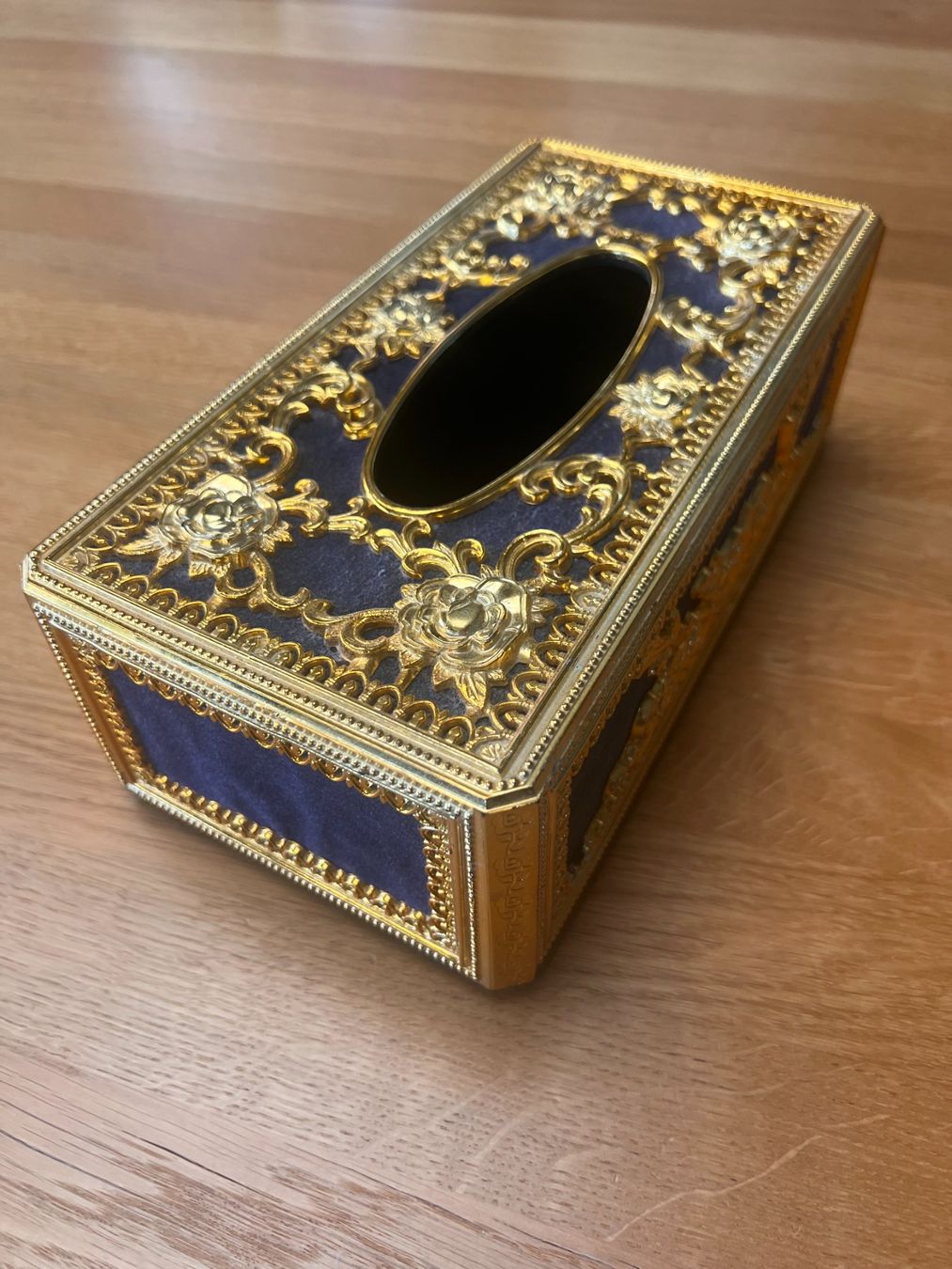 Altro in Decorazioni & Accessori: Elegante Taschentuchbox mit Gold Muster – Usato da Zumikon venduto da jensbehlau81