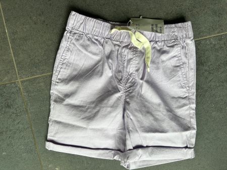kurze Hose NEU Gr. 122 lila