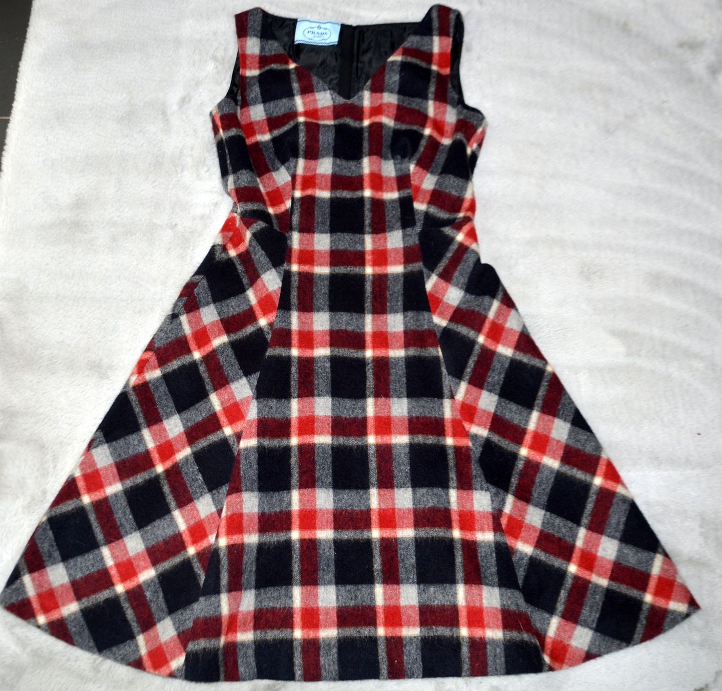 Prada Vestiti: Prada Kleid / Robe .40   Wolle / laine – Usato da Collonges venduto da Auganien