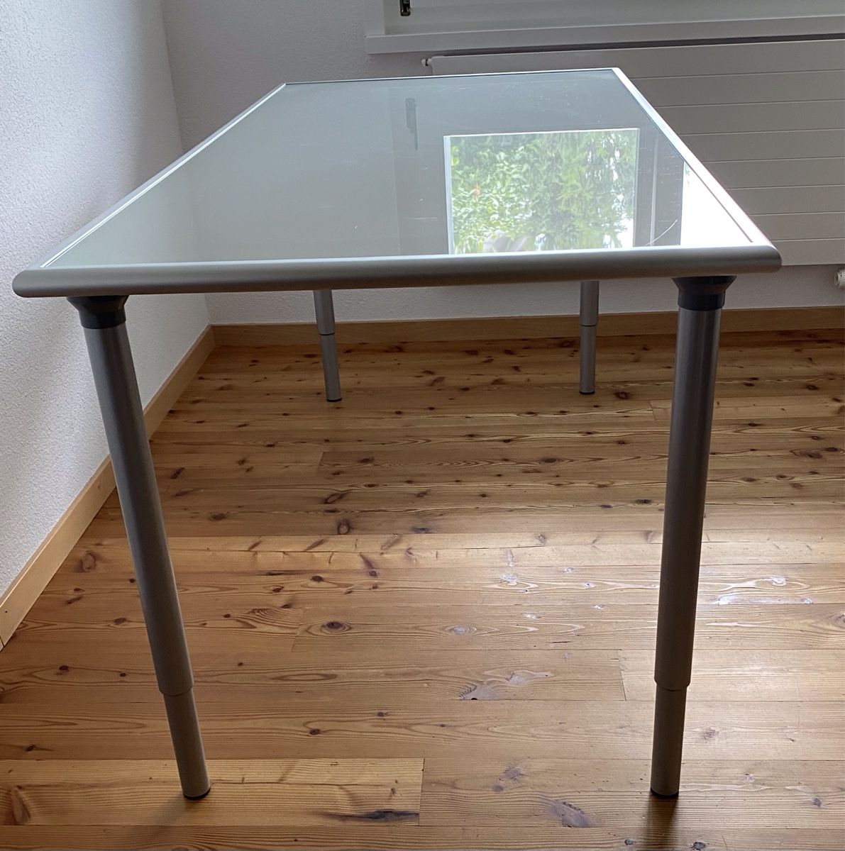 Tavoli: Tisch Ikea Vika Lauri mit Glasplatte – Usato da Rabius venduto da nel_5rvc 1