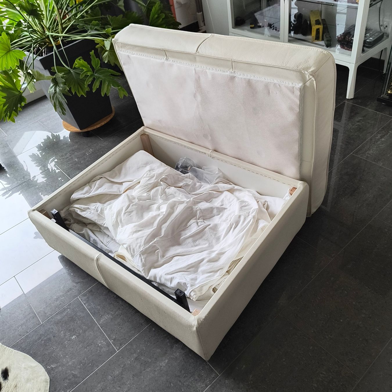 Ikea Sedie a sdraio: Recamiere-sofa  ( Beige-Leder ) mit Hocker – Usato da Obergösgen venduto da bea_cvf5 4