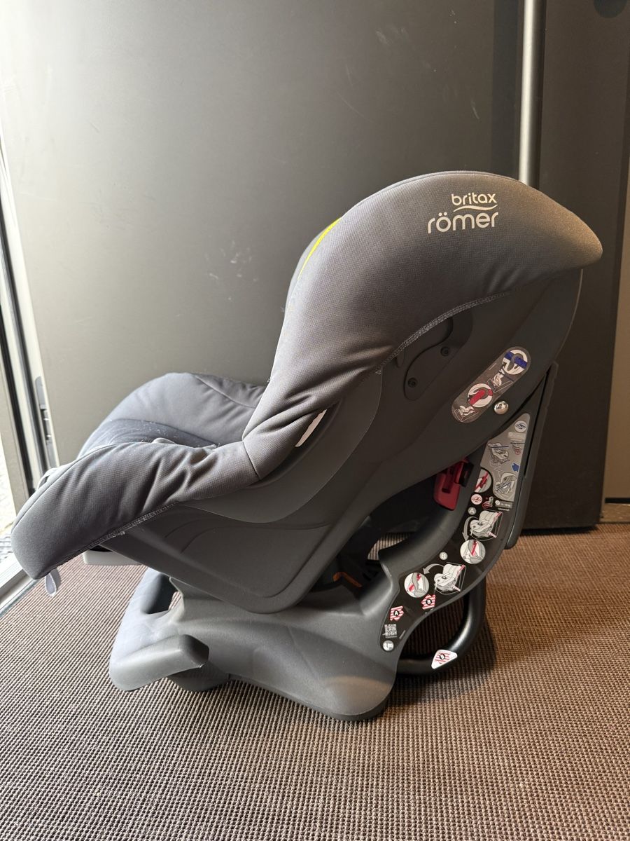 Britax Römer Seggiolini per auto: Britax Römer First Class Plus – mitwachsend, ohne ISOFIX – Usato da Lachen SZ venduto da nic_7flt 2