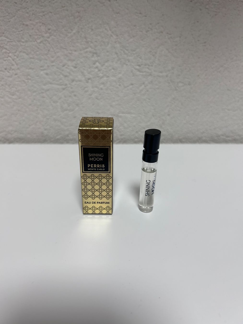Profumi & Eau de Toilette: Perris Monte Carlo Shinning Moon, parfum luxe 2ml – Nuovo (secondo la descrizione) da Renens VD venduto da hujoma