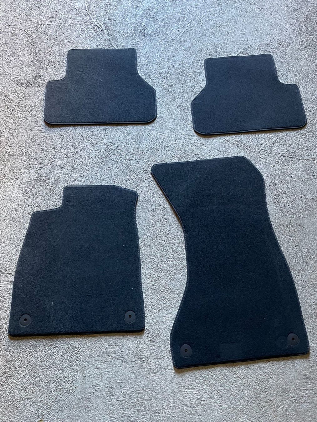Audi Tappeti & Tappetini: Audi A4 Original Velours Fussmatten – Nuovo e nell'imballaggio originale da Kaufdorf venduto da Spitfire71