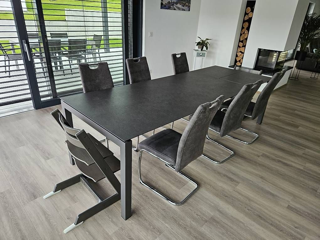 Tavoli: Table sonali dekton anthracite – Usato da Les Genevez JU venduto da LCRE