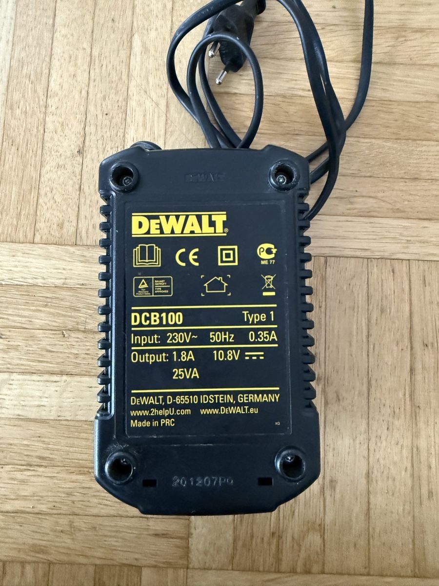 Dewalt Caricatori & Batterie: DeWalt Ladegerät DCB100 Neuwertig – Usato da St. Gallen venduto da besi97 2