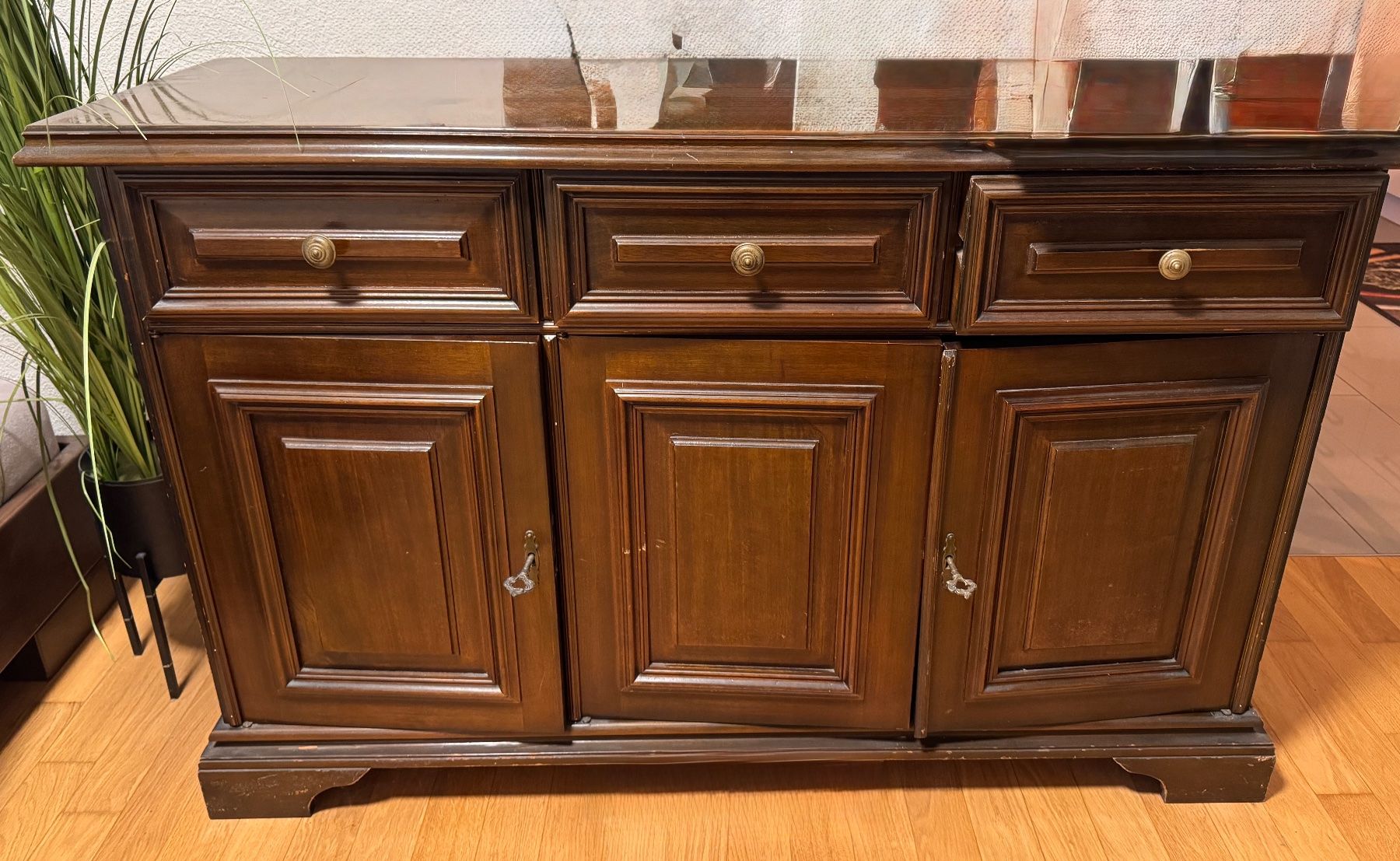 Kommoden: Elegantes Sideboard – Gebraucht aus Niederbipp von Brainovate