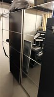 Kleiderschrank schwarz mit Spiegeltueren gebrauchter Zustand