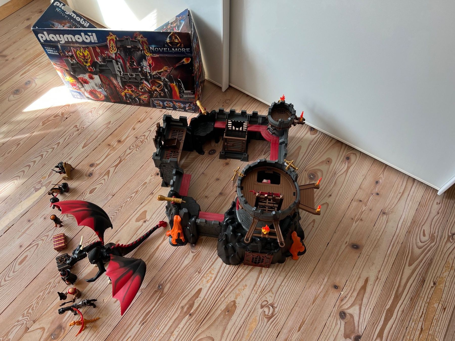 Playmobil Giocattoli: Grosse Playmobil Burg – Usato da Aesch BL venduto da jroemer 3