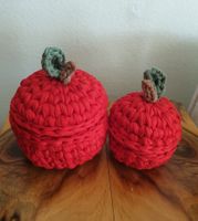 Set 2 Stück Handgemachte Häkelkörbchen Äpfelchen Dekor
