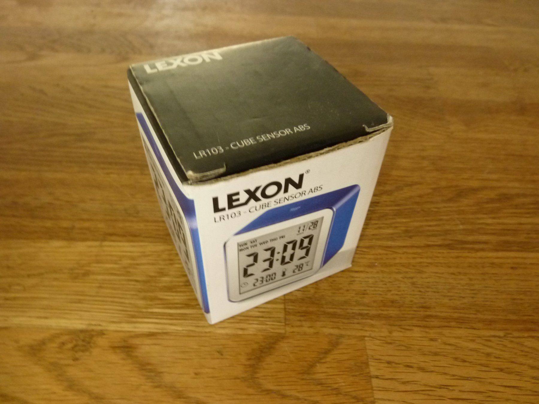 Lexon Sveglie: Cubewecker lexon-design-cube-clock – Usato da Hochfelden venduto da swissice 2