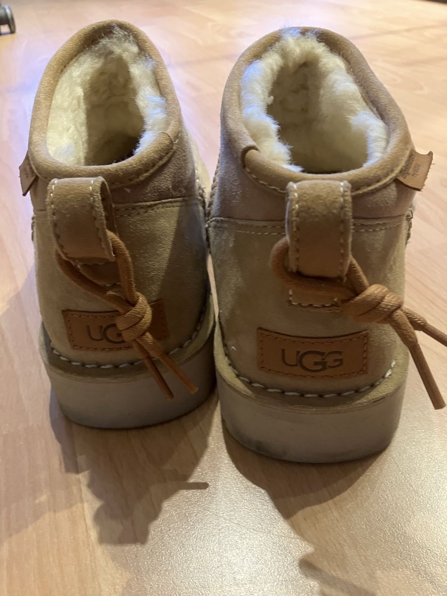 Ugg Scarpe da donna: Ugg Damenschuhe US Gr 9. Wie neu – Nuovo (secondo la descrizione) da Zürich venduto da dcd_h2x8 4