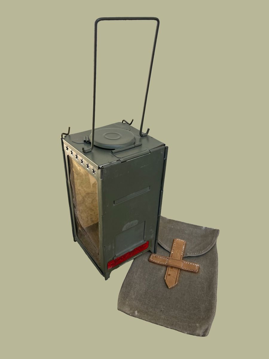 Schweizer Armee Laternen: Lanterne Militaire Pliable WW2 – Gebraucht aus Bellevue von Belafer 1