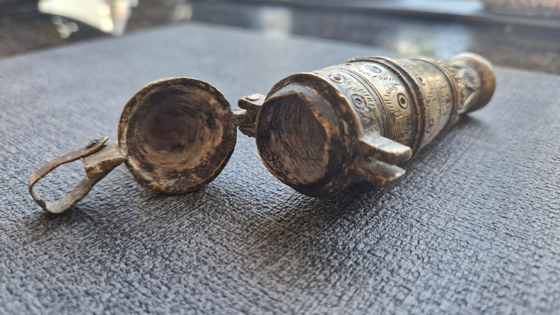 Tutte le decorazioni: Antike Messingdose mit Gravur, Vintage – Usato da Titterten venduto da Neleh82 3
