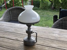 Öllampe Metall weiss Milchglas guter Zustand