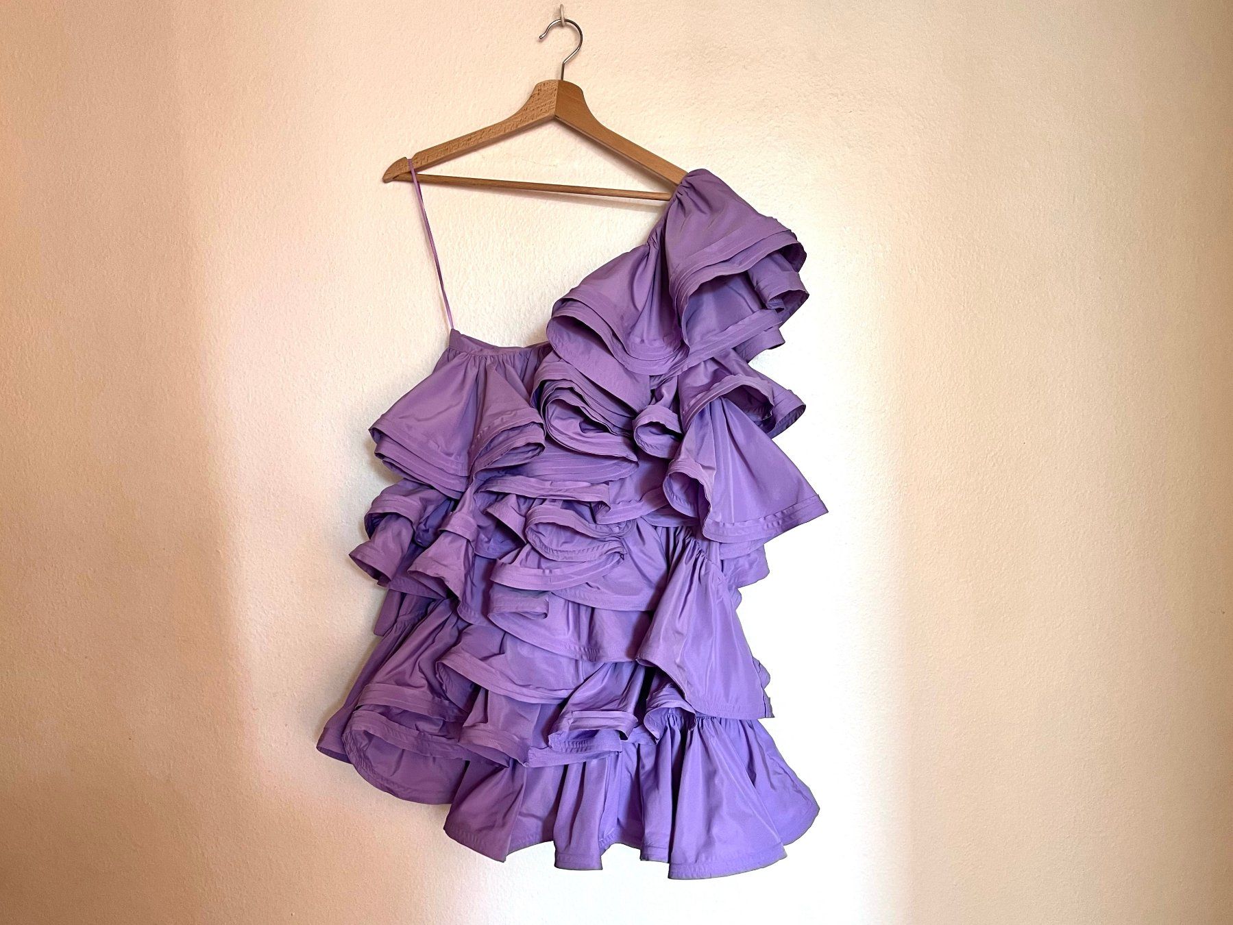 Kleider: One-Shoulder-Kleid, Gr. M  - TOP Zustand – Gebraucht aus Kilchberg ZH von srs_qlx7