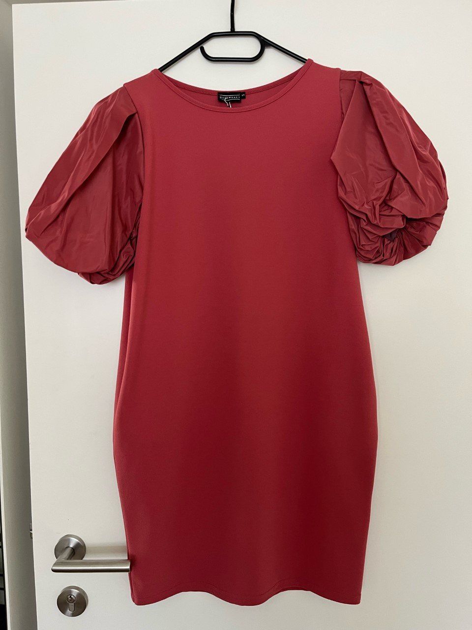 Vestiti: Sommerkleid mit Puffärmeln, Gr. S, Farbe himbeer – Nuovo e nell'imballaggio originale da Triesen venduto da dardaleni