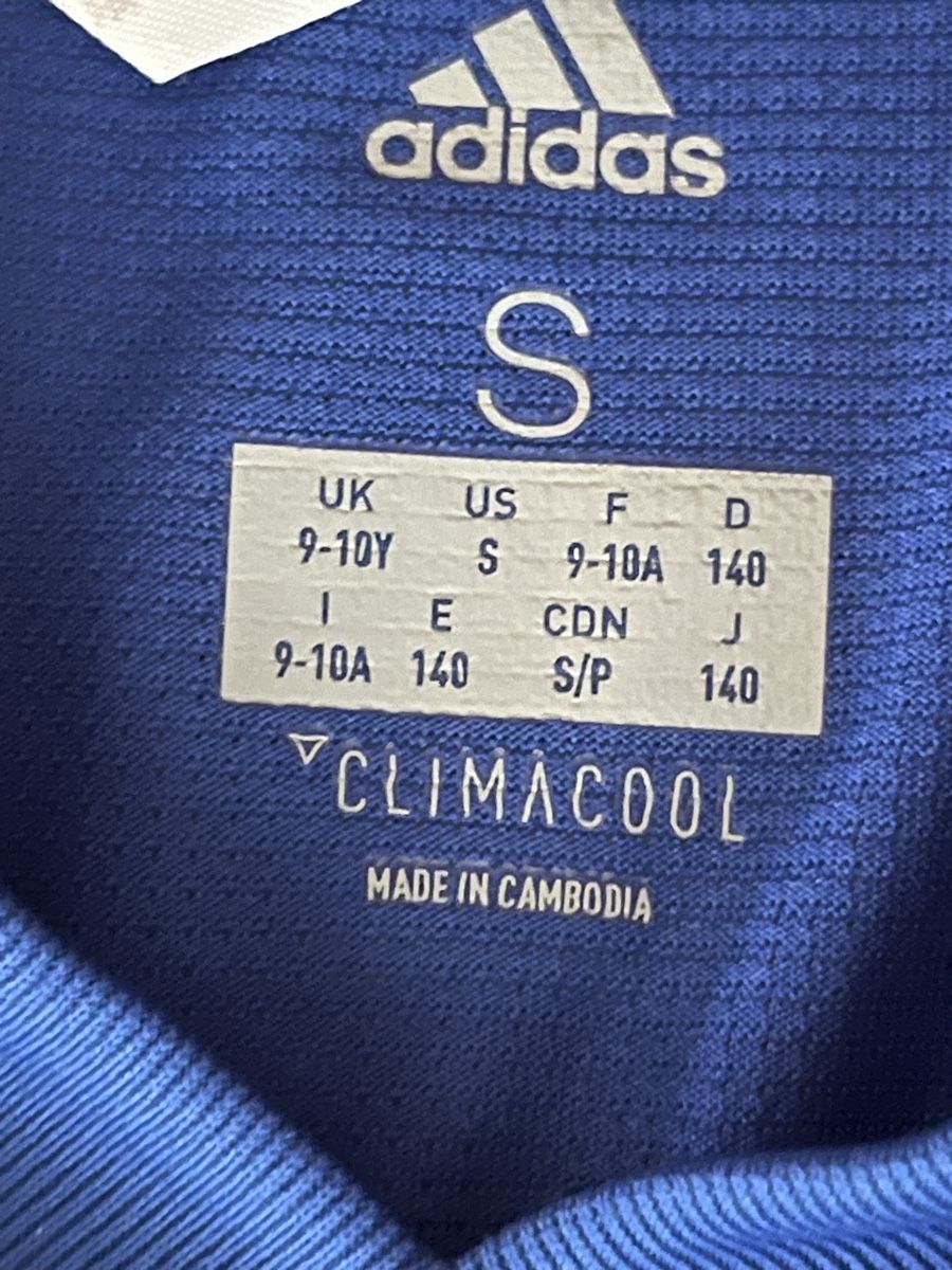 FC Basel Scarpe, pantaloni & magliette da ginnastica: FC Basel Trikots Macron Adidas.Grösse S -XXS – Usato da Allschwil venduto da Manolictus 3