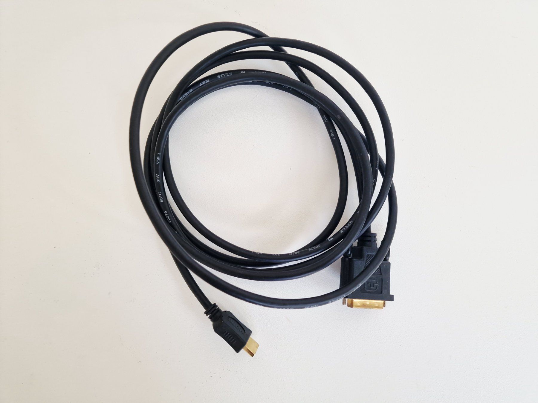 Cavi: HDMI DVI Kabel Adapter 300 cm – Usato da Hallau venduto da CHACLA 1