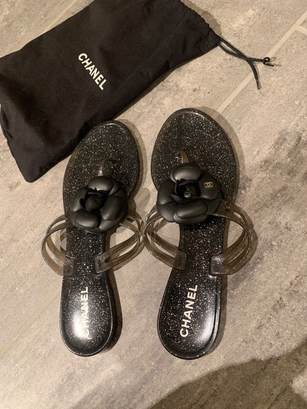 Chanel Scarpe da donna: Flip-Flops Chanel – Usato da Zell LU venduto da AliAli24 1