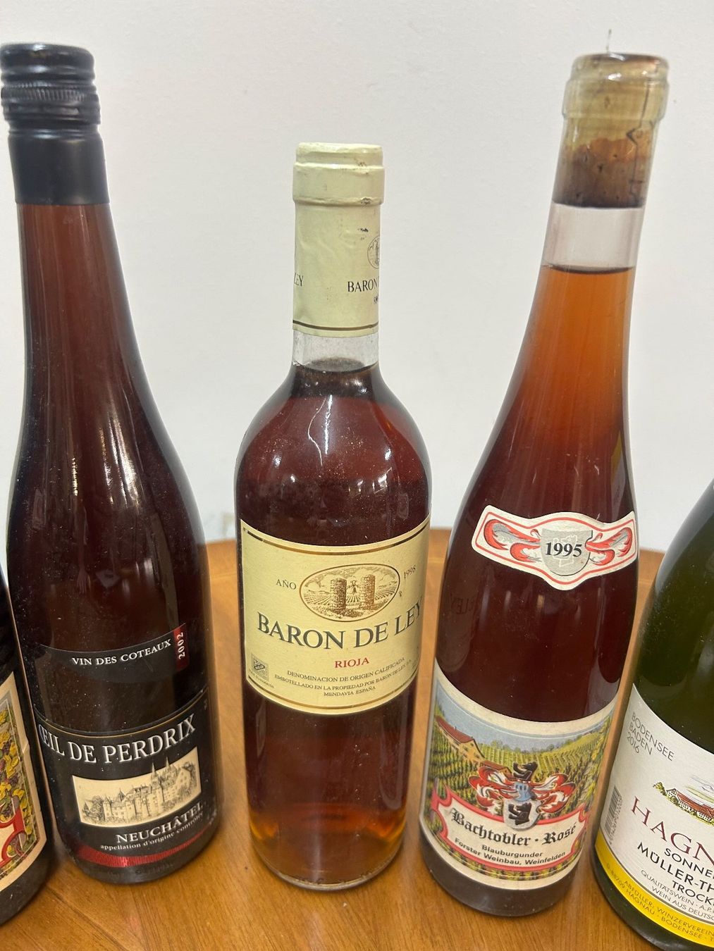 Wein: 10 Flaschen Rose-/ Weisswein – Gebraucht aus Zürich von Levelart 4