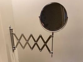 Kosmetik-Wandspiegel mit ausziehbarem Scherenarm – Metall
