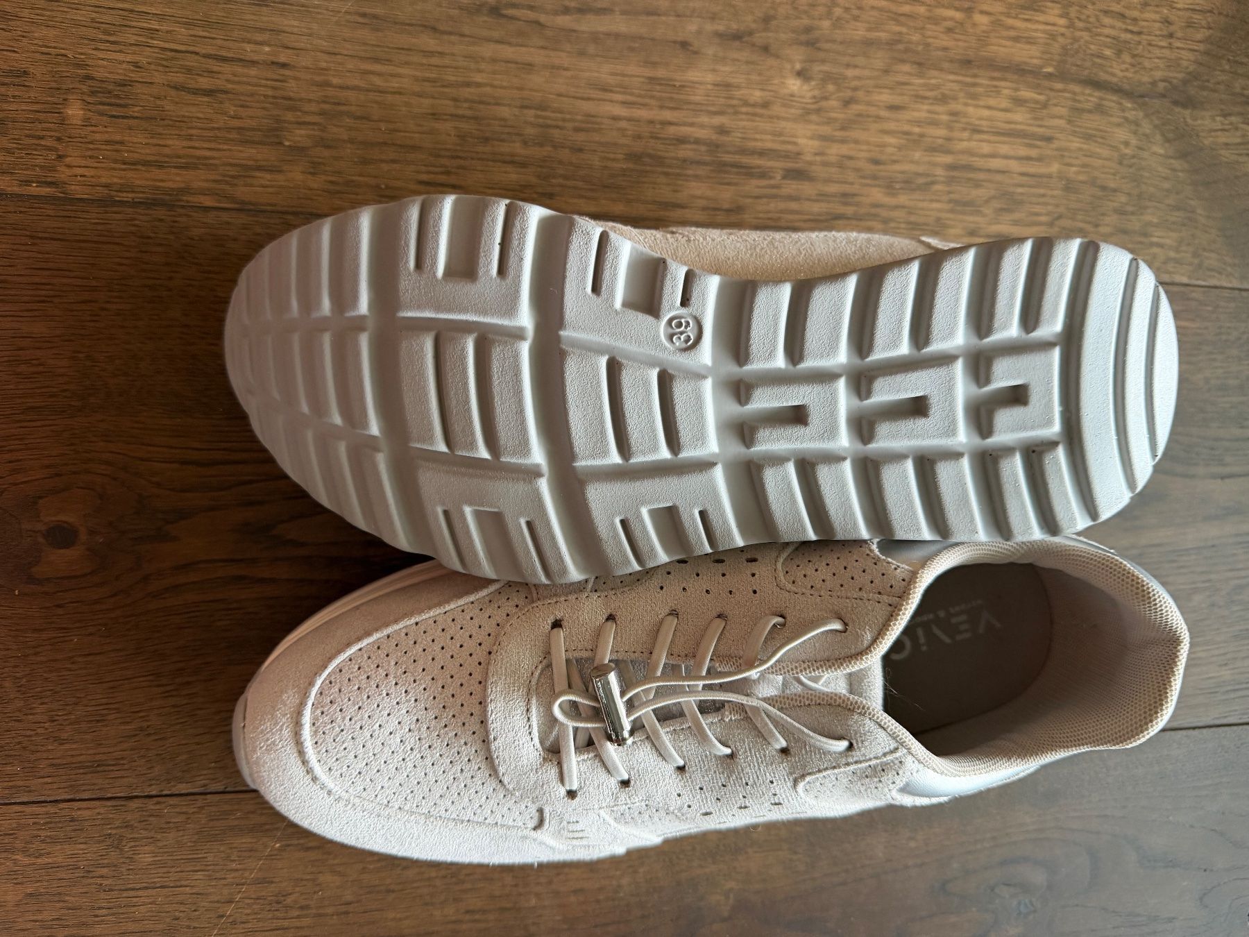 Scarpe da donna: VENICE Sneaker Damen silber Grösse 39 NEU – Nuovo (secondo la descrizione) da Muttenz venduto da flowers04 2
