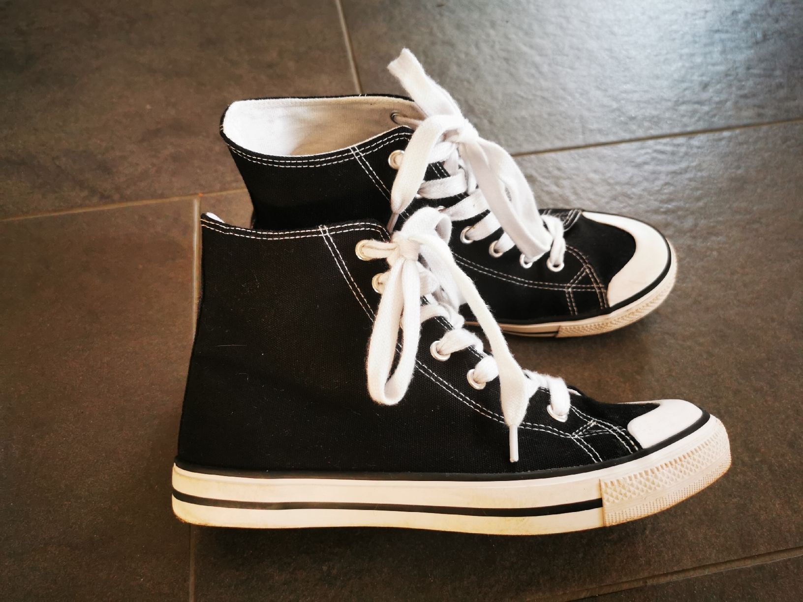 Scarpe da donna: Chucks Gr 37 – Usato da Geuensee venduto da claukau