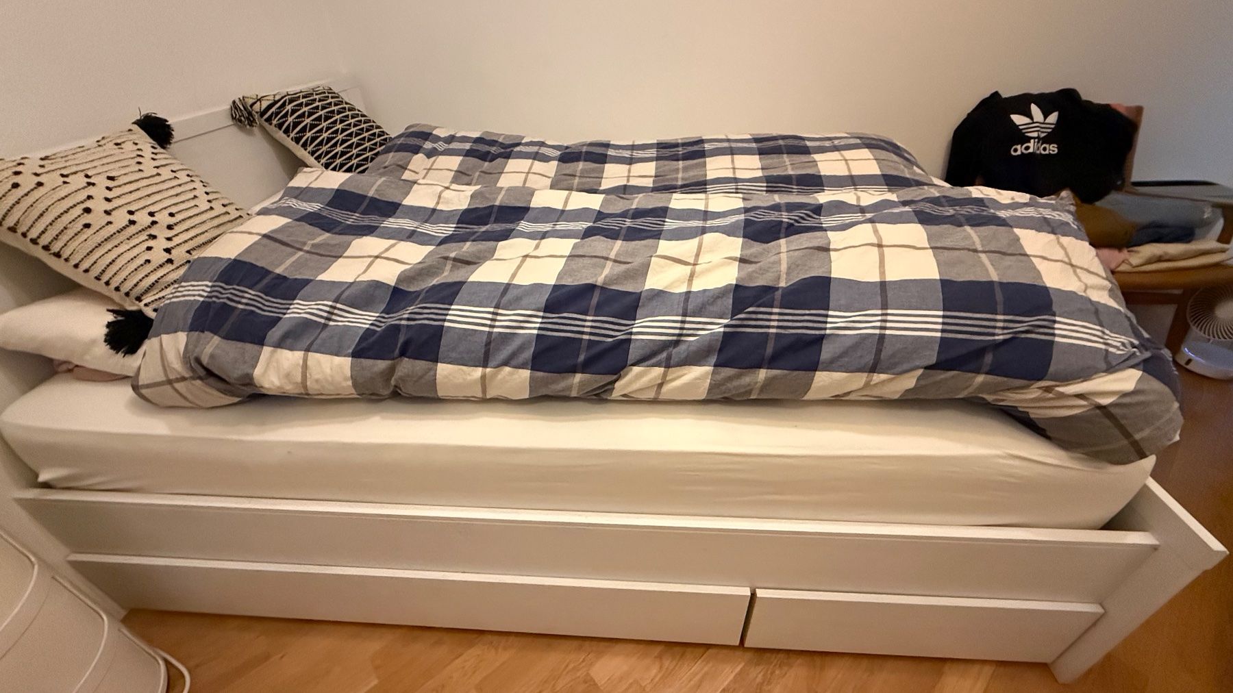 Ikea Letti: Schönes IKEA Bett – Usato da zürich venduto da Anna_Micol 1