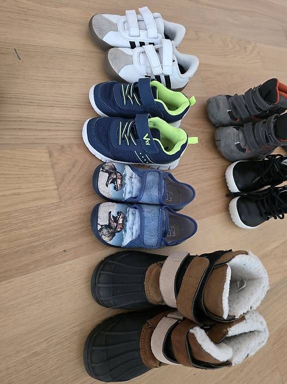 Schuhe für Jungen: Schuhe 28-22 grösse – Gebraucht aus Stäfa von and_9gqh 3