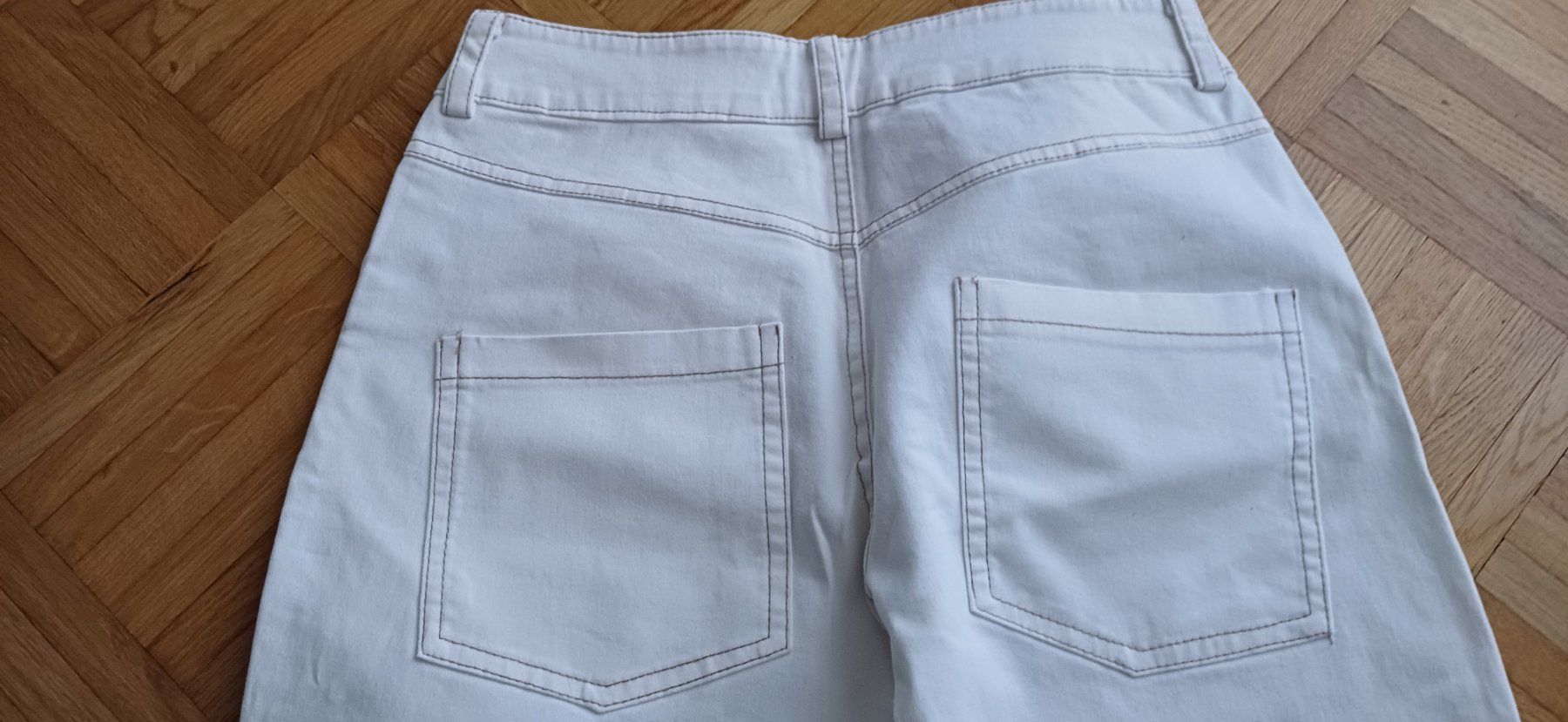 Jeans: White 3/4 legs jeans Size S/M – Usato da Dübendorf venduto da palemoon 3